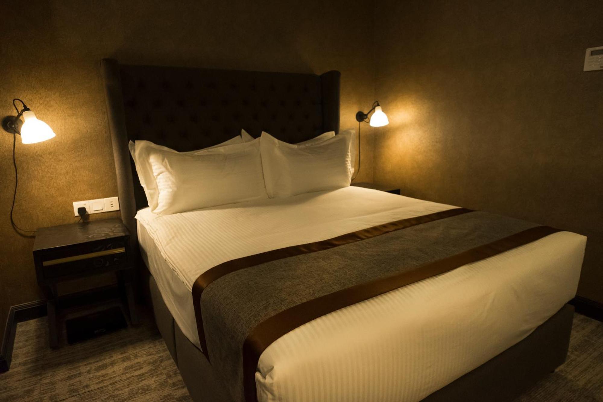 1969 Business Suites Bandar Botani, Ipoh Rum bild